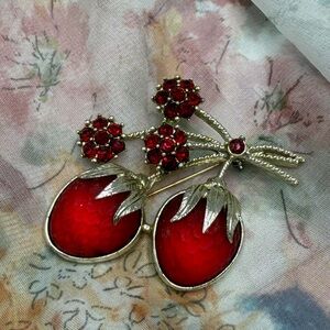 Vintage Sarah Coventry Strawberry Fields brooch